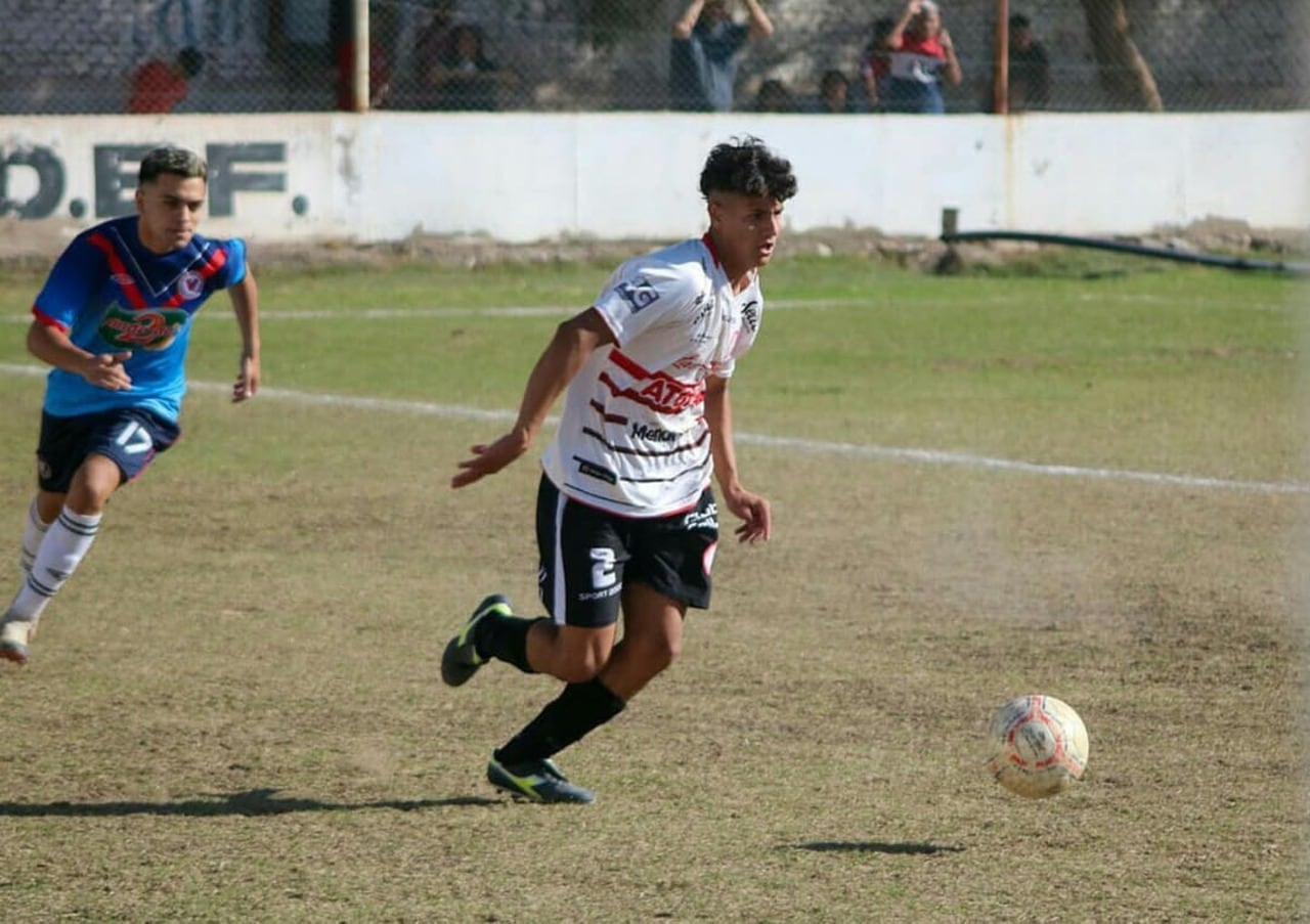 Kenneth Leiva es mendocino y jugó en Huracán Las Heras.