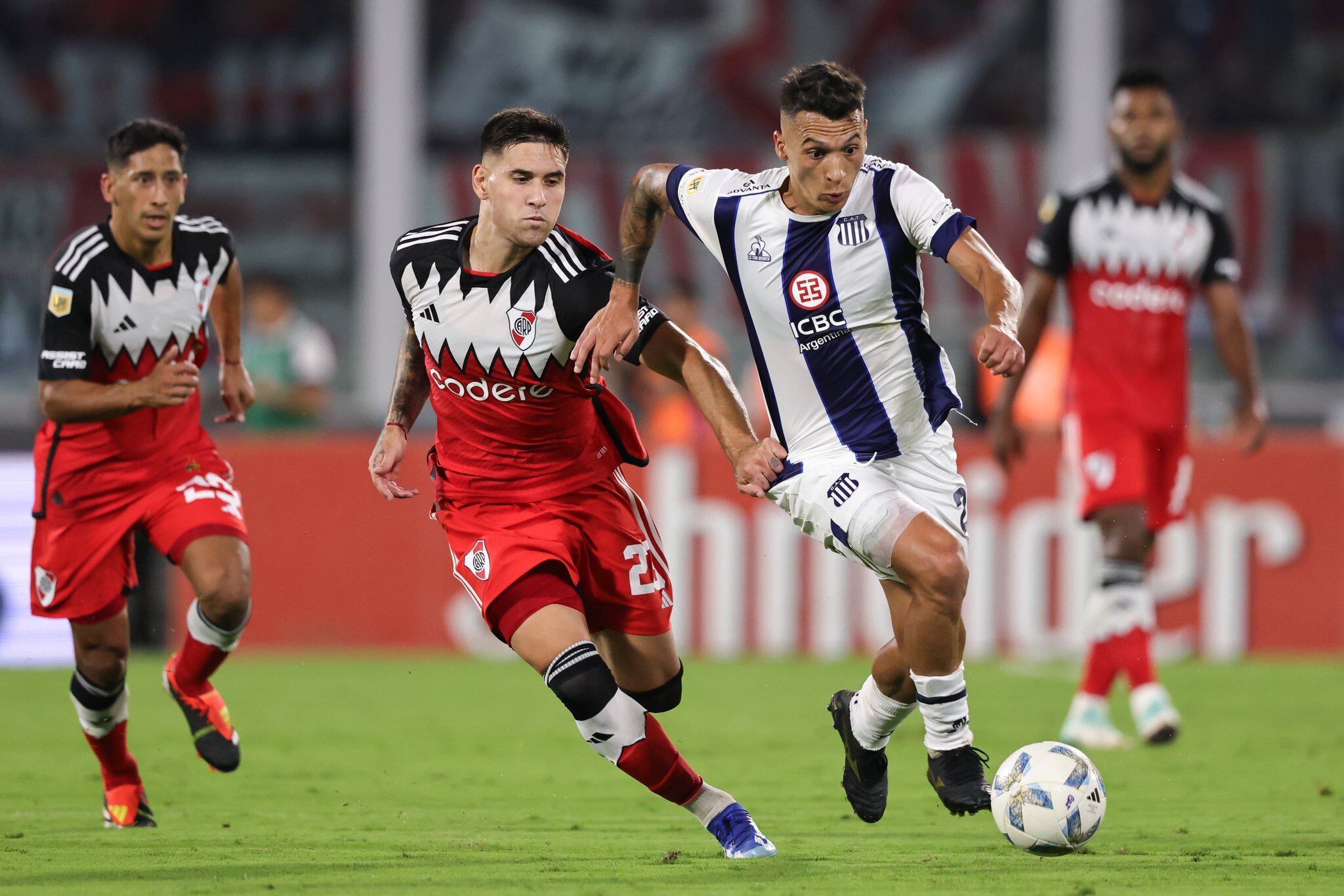 Rubén Botta en el partido en el que Talleres y River empataron 2-2 en el estadio Mario Alberto Kempes. (Prensa Talleres)