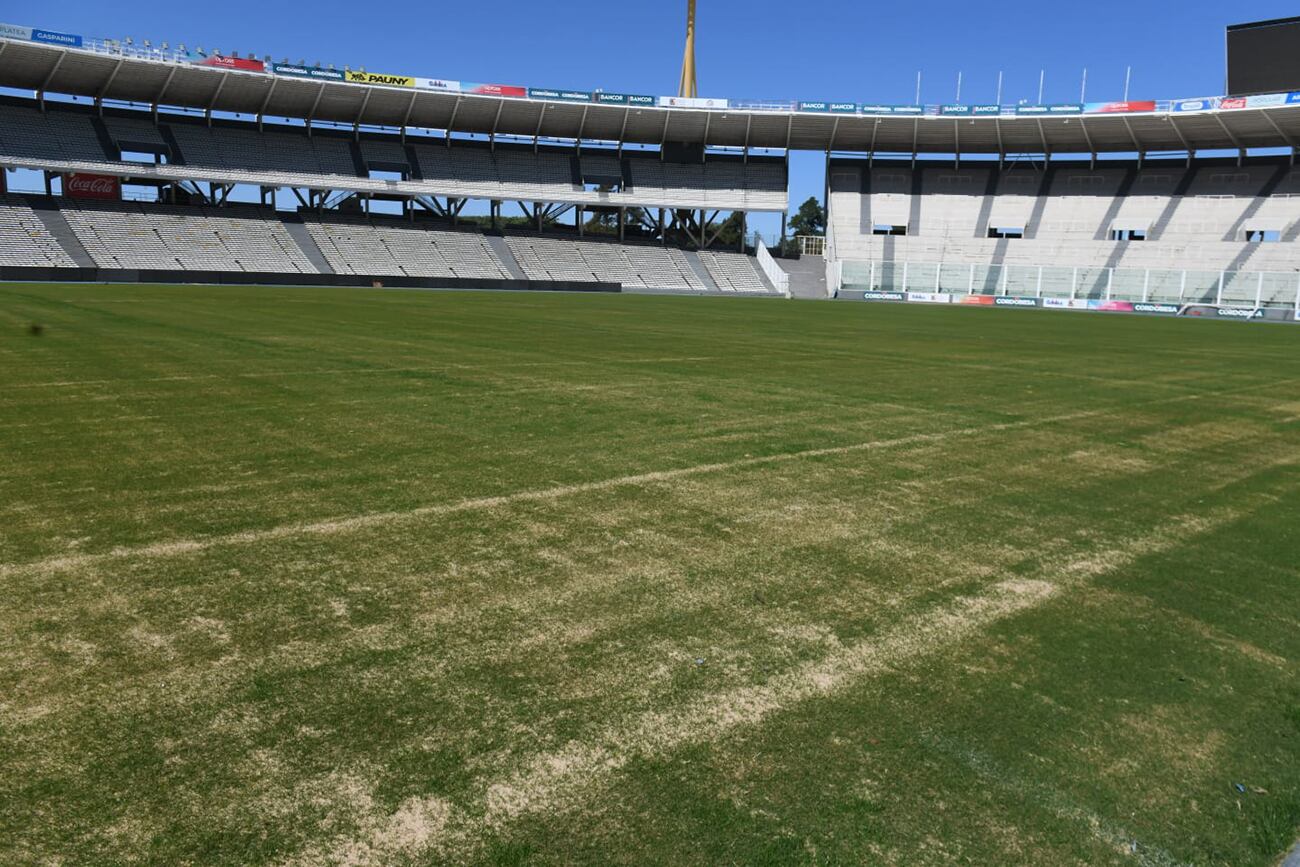 Copa de la Liga. Resembraron el césped del Kempes. (Ramiro Pereyra/La Voz)