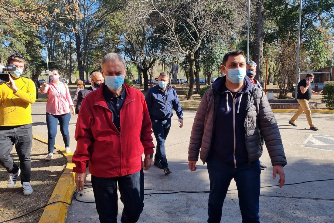 Este domingo, Schiaretti no abandonó su cábala de la campera roja. (Archivo/Gentileza Mariano Nievas).