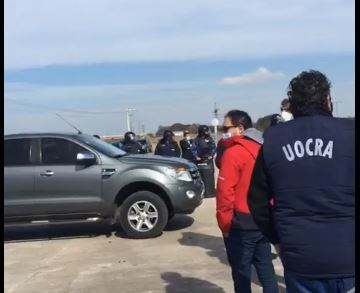 Protestas de vecinos en Arroyito por la llegada del Presidente