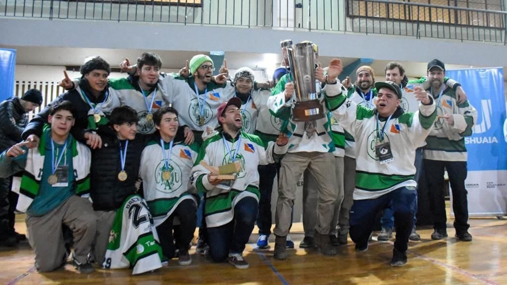 Copa "Fin del Mundo" - Club Andino Ushuaia se adjudicó la doble corona para los Hombres.