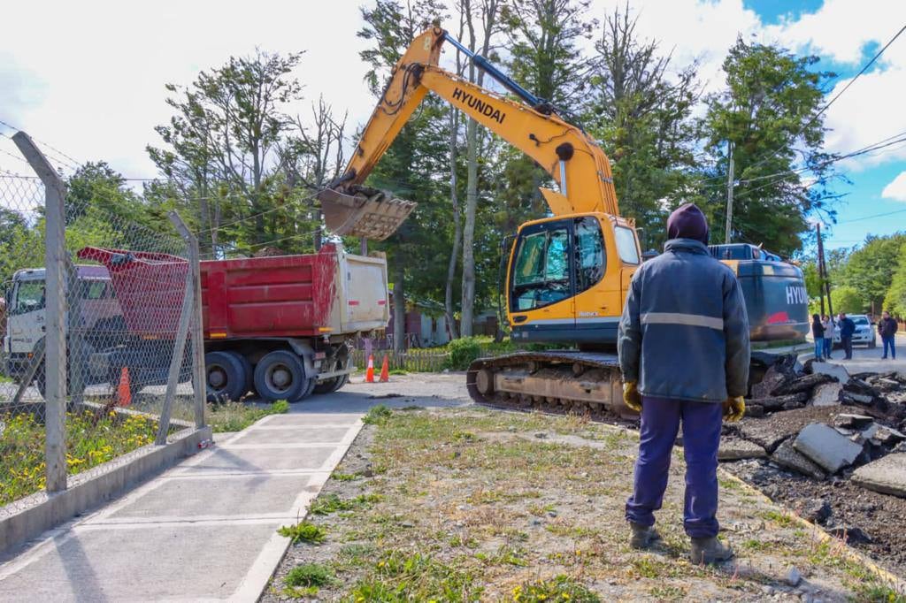 Obra pública vial en la ciudad.