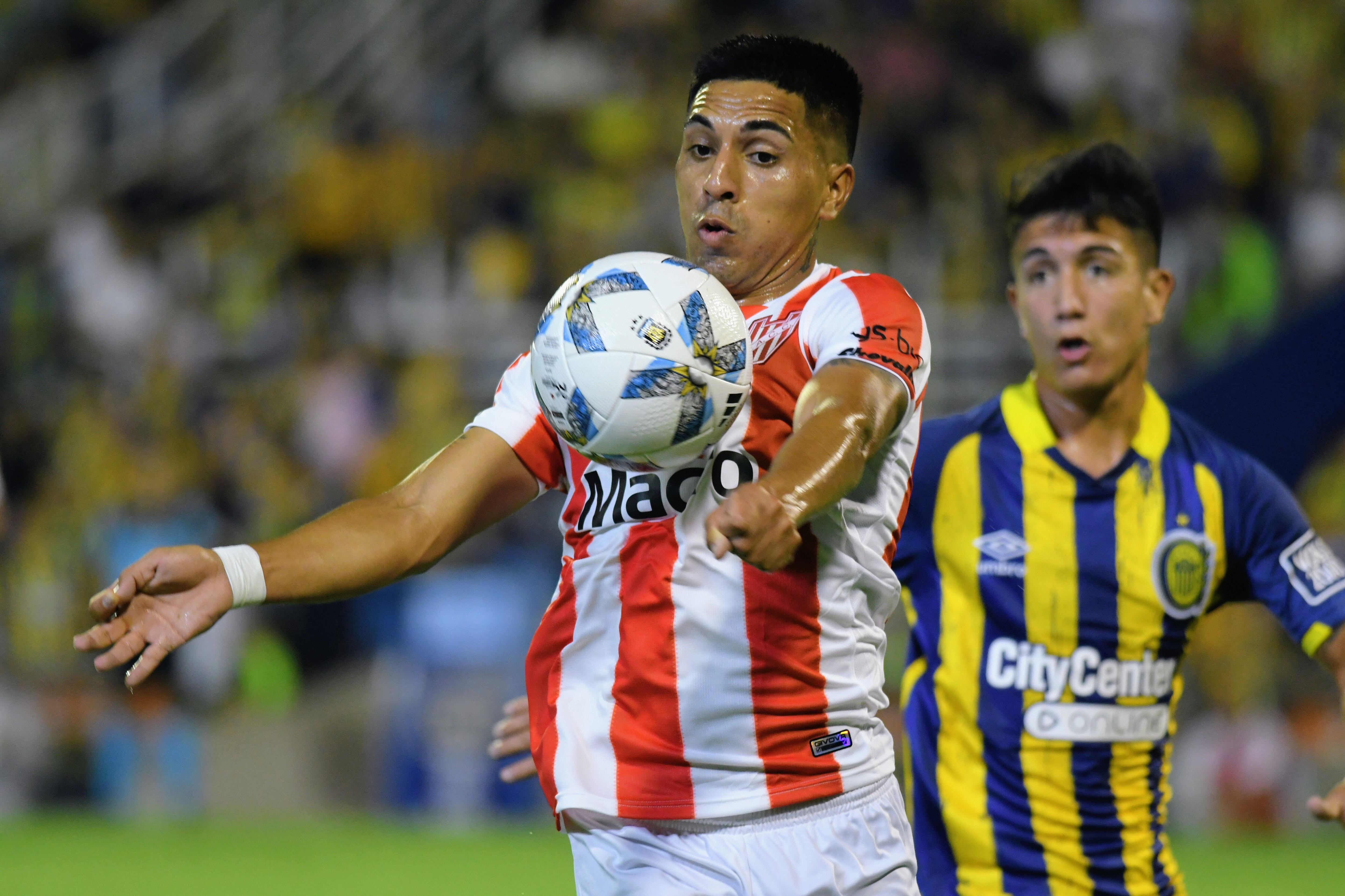 Jonás Acevedo, jugador de Instituto, ante Central. (Fotobaires).