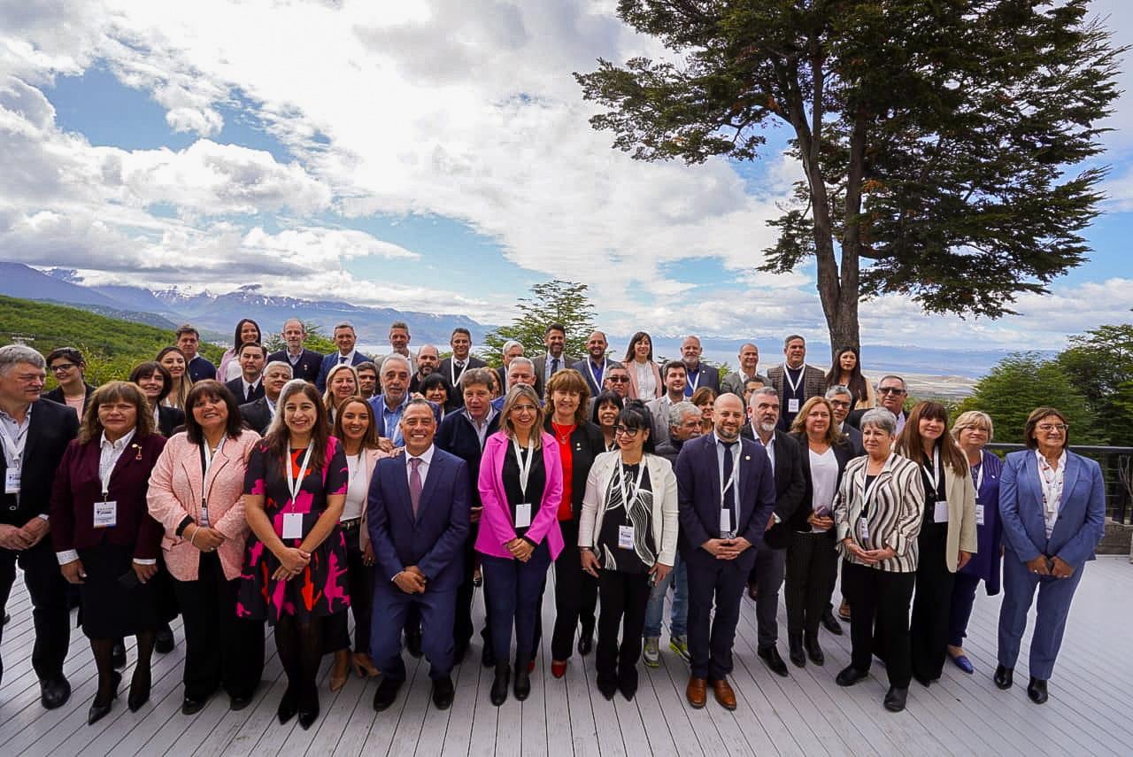 Melella y Urquiza encabezaron la apertura de la 4ta sesión ordinaria del Parlamento Patagónico