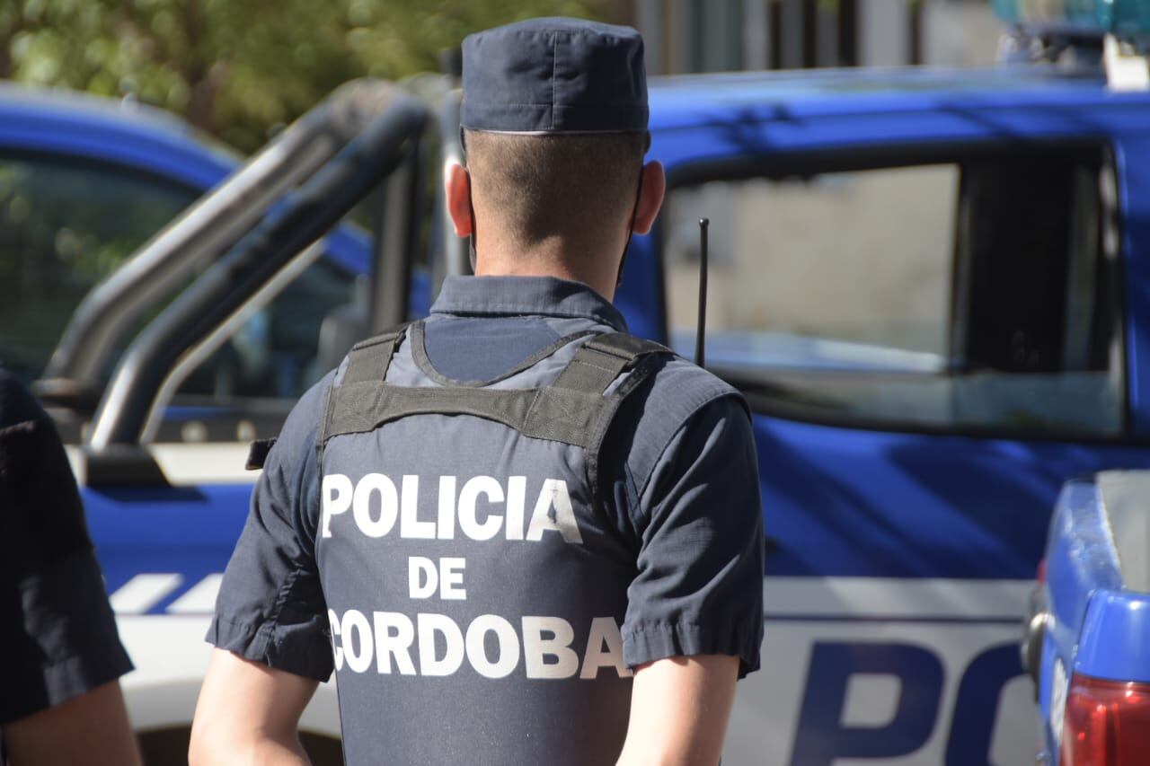 Efectivos de la Policía de la Provincia de Córdoba junto a personal municipal, constataron y desarticularon fiestas "clandestinas" en distintos barrios de Carlos Paz.