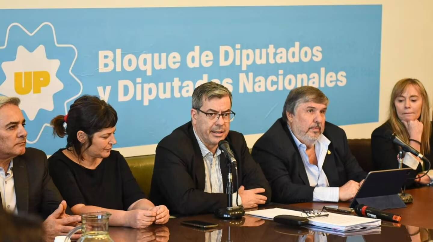 Los diputados y senadores de UXP rechazaron los canjes de deuda planteados por el Gobierno nacional.