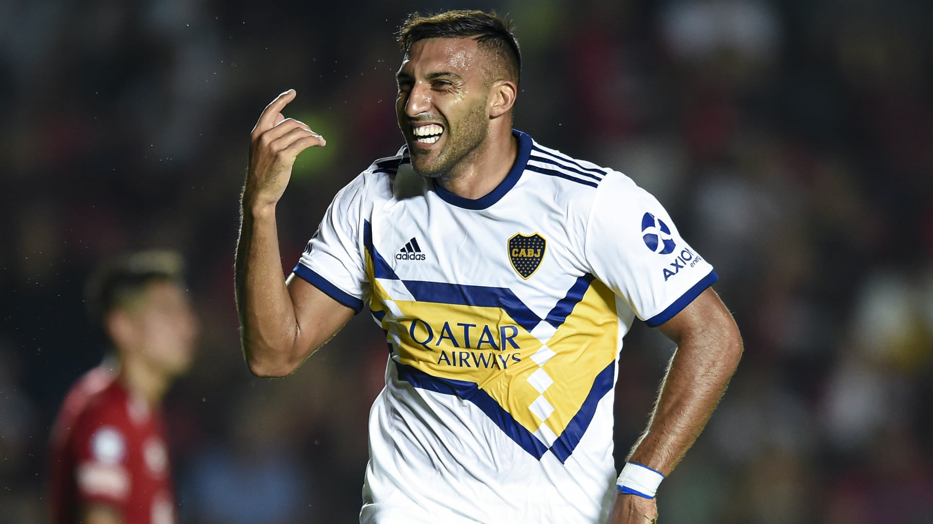 "Wanchope" Ábila vistiendo la camiseta de Boca. (TÉLAM)