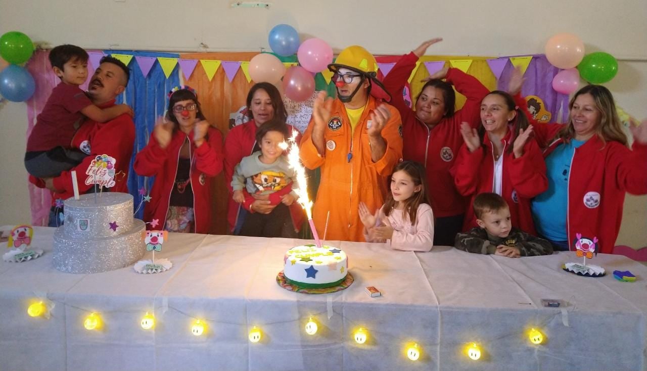 La Compañía de Payasos “Había una vez” cumplió siete años regalando sonrisas a niños y adultos.