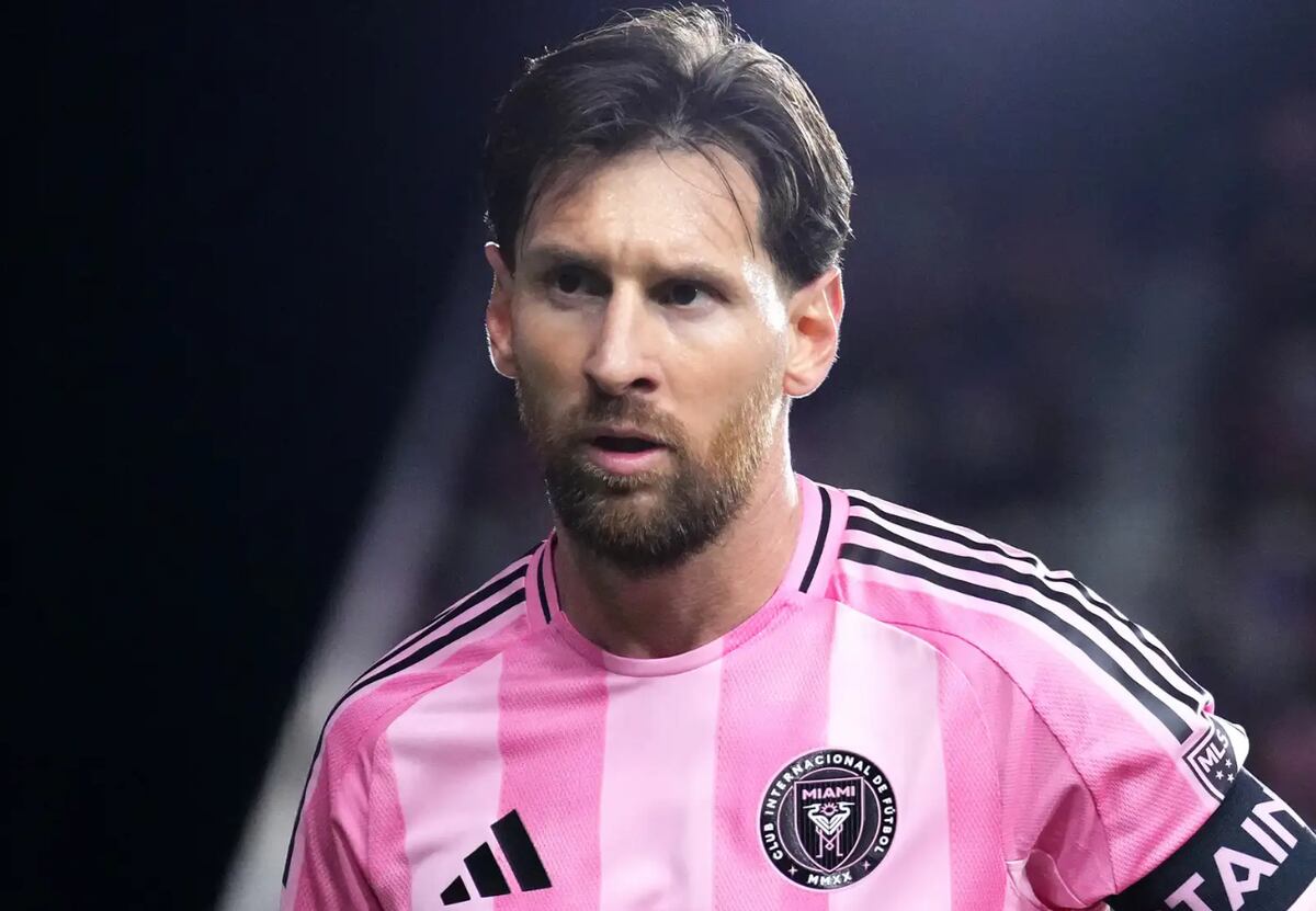 ¿Hincha de River? Messi tuvo un espectacular gesto con un grupo de fanáticos argentinos