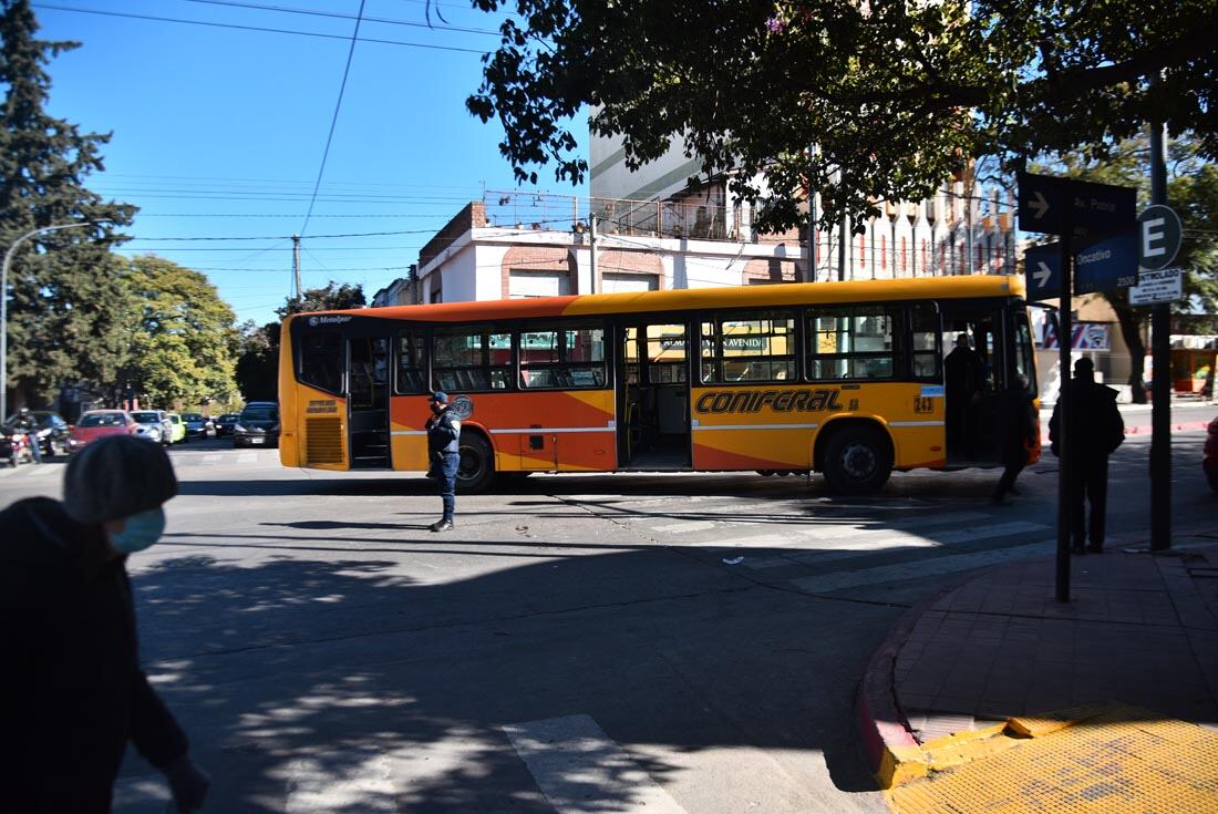 El colectivo quedó en el lugar a la espera de pericias.  (Pedro Castillo)