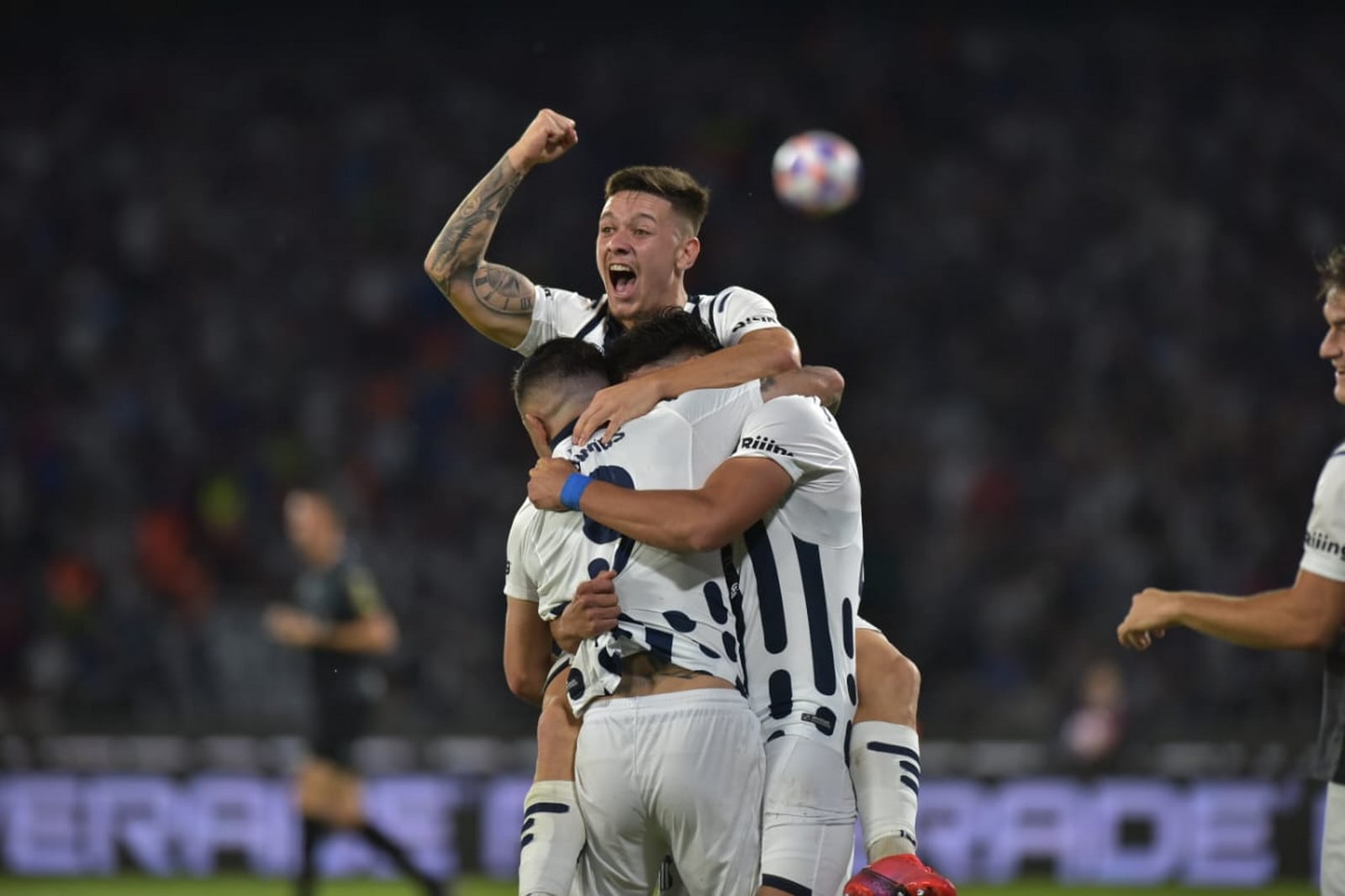 Talleres derrota a Barracas Central en el Estadio Mario Alberto Kempes. (Facundo Luque / La Voz)