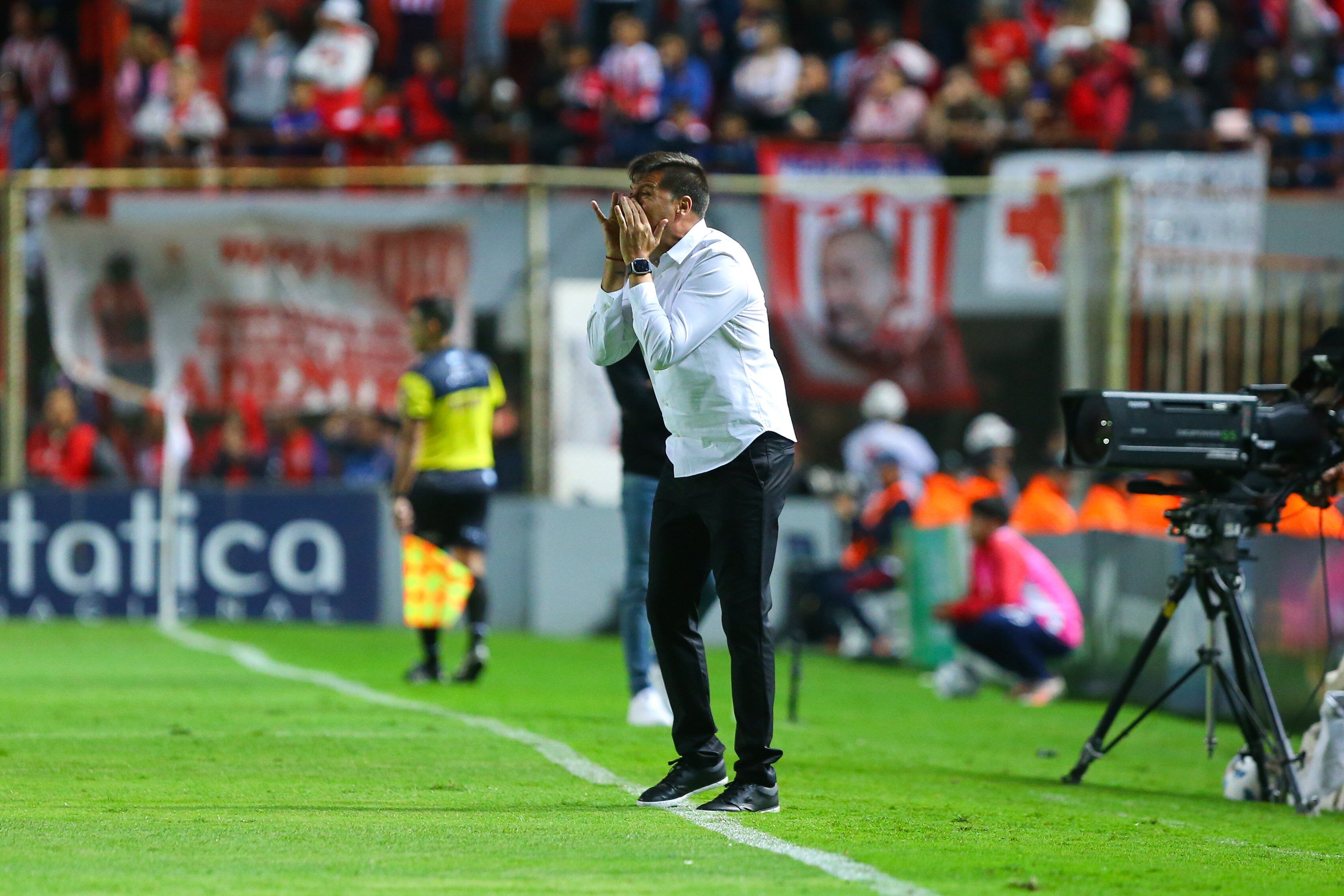 Juan Cruz Real, DT de Belgrano, en el partido ante Unión. (Prensa Belgrano).