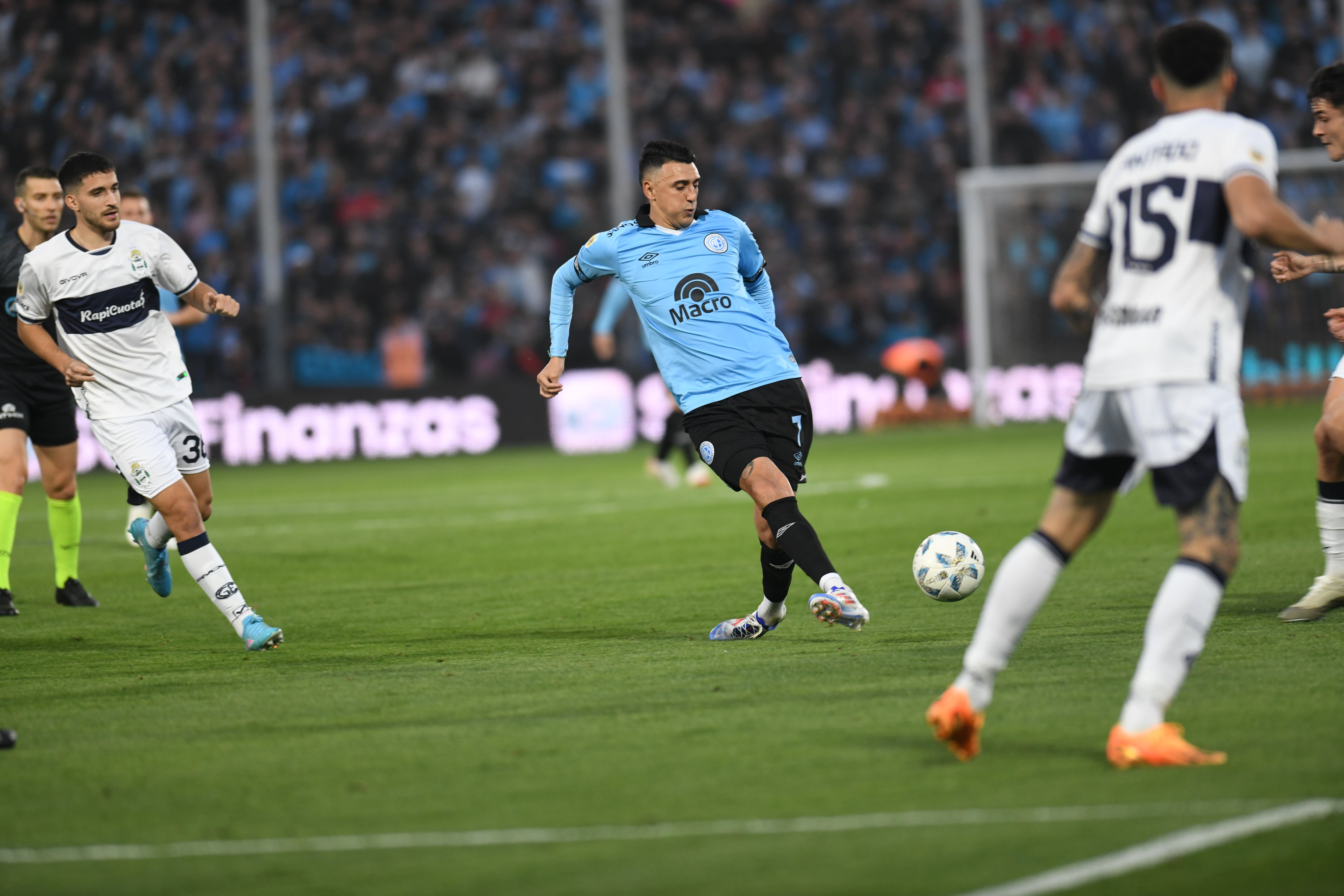 Partido Belgrano vs Gimnasia de La Plata en Alberdi por fecha de la LPF. Foto Javier Ferreyra