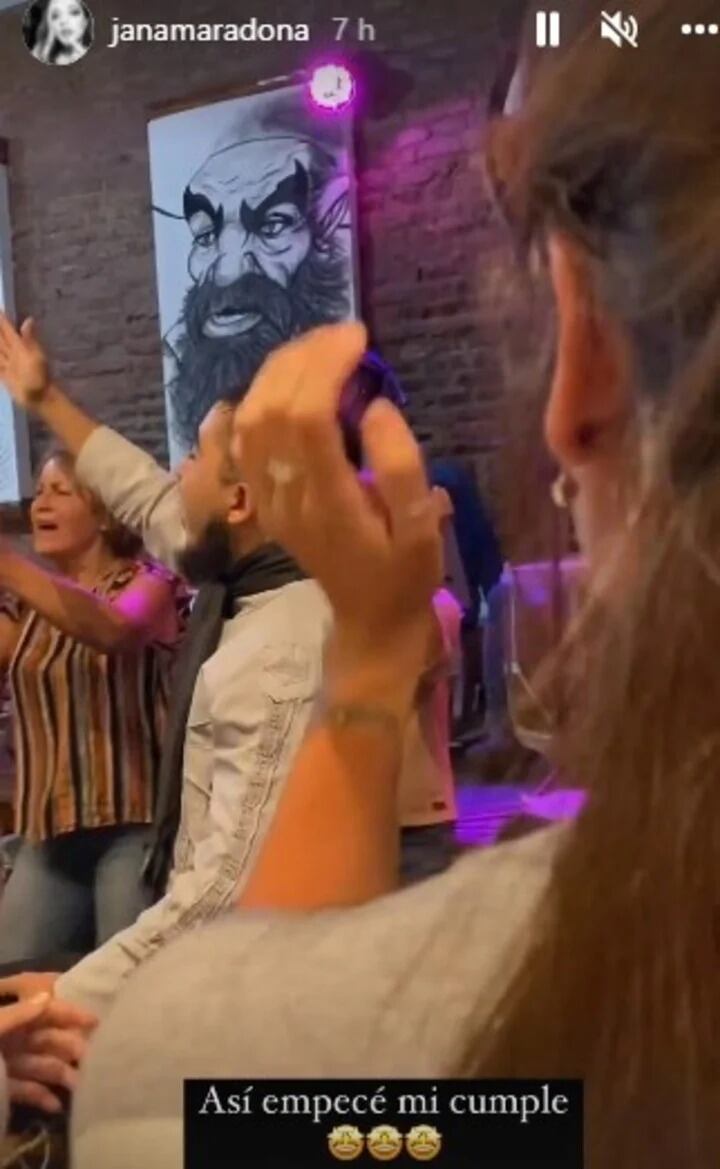 Jana Maradona festejó su cumpleaños a puro folclore en una peña de Salta.