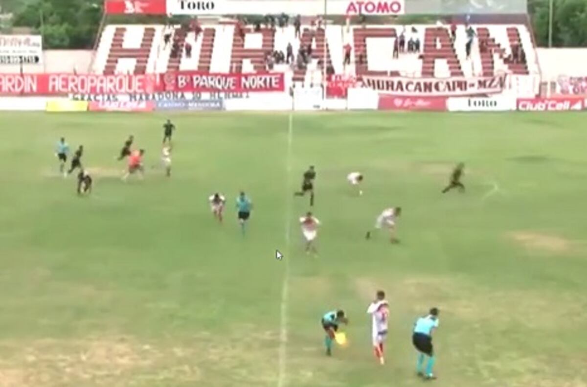 Tiros, corridas y heridos en el partido entre Huracán Las Heras y Ferro de Pico por el Federal A