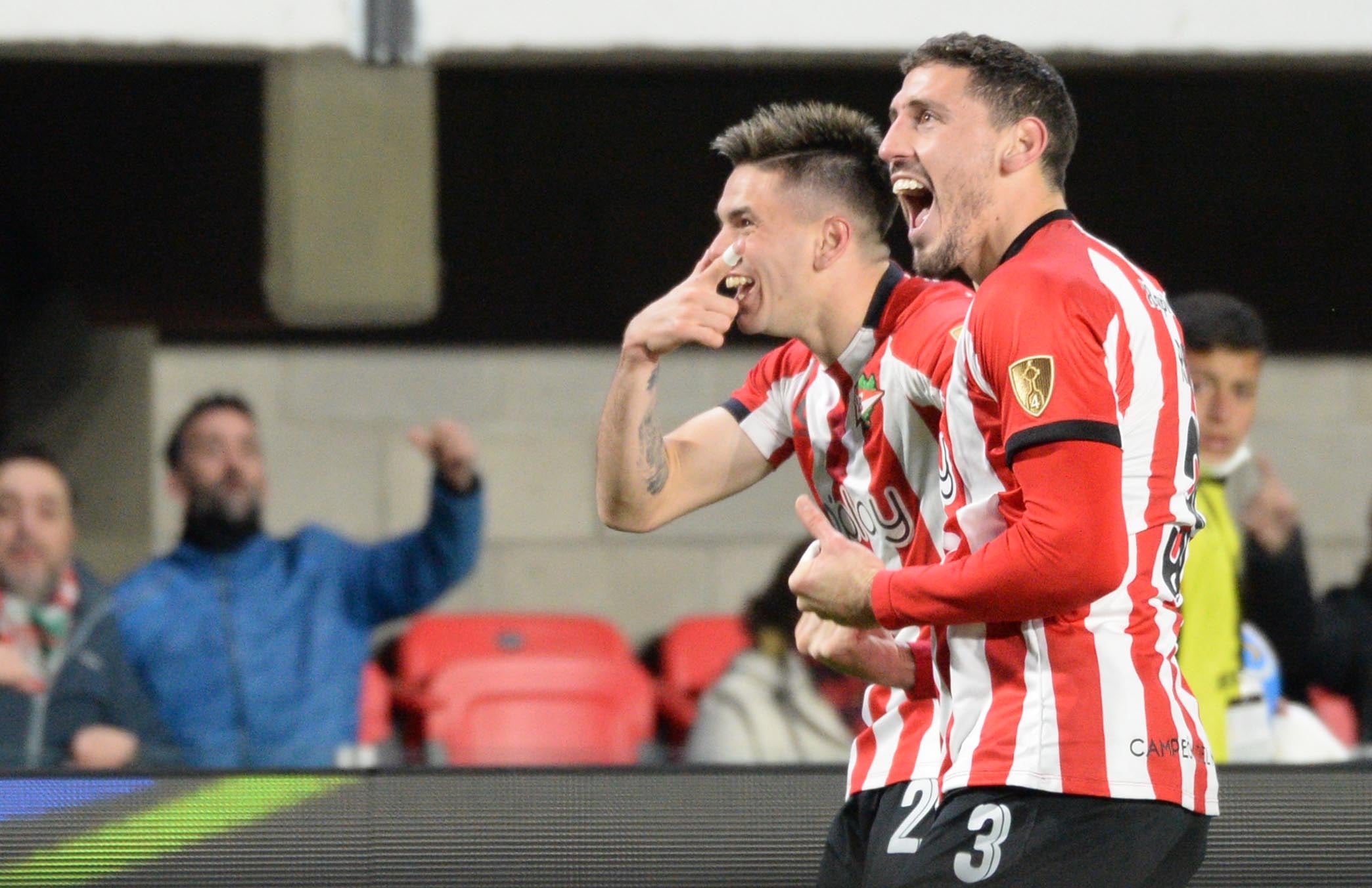 Estudiantes pegó primero en La Plata y vence a Fortaleza de Brasil en la vuelta de los octavos de final de la Copa Libertadores. (AP)