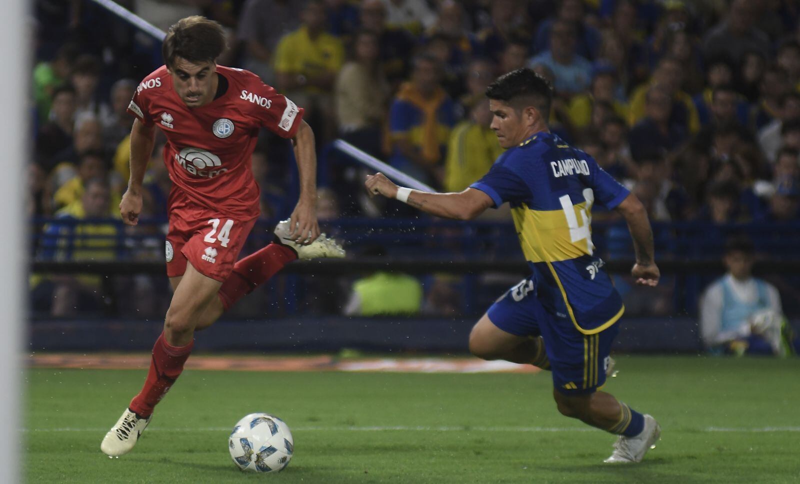 Belgrano visitó a Boca por la fecha 8 de la Copa de la Liga Profesional. (Federico López Claro / La Voz)