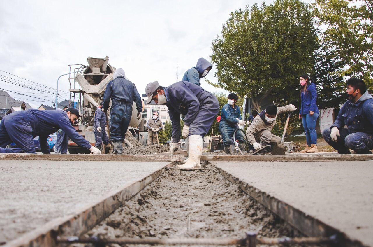 Se está trabajando en el levantamiento de los 454 metros cuadrados de hormigón en mal estado.