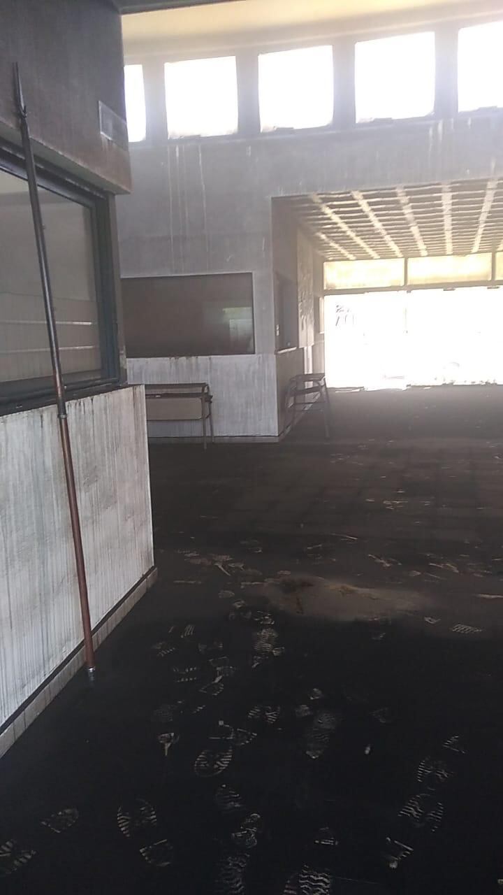 Incendio en la escuela Dante Alighieri - Imágenes enviadas por lectores