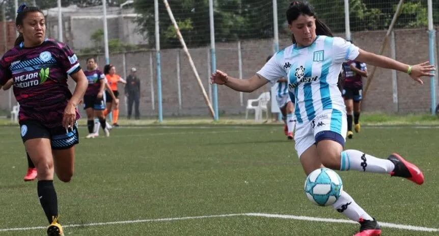 Lourdes Martínez, delantera del equipo femenino de Racing.