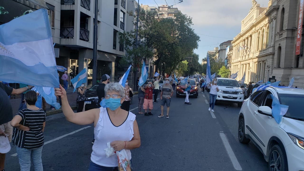 Cientos de personas salieron a la calle, en Córdoba.