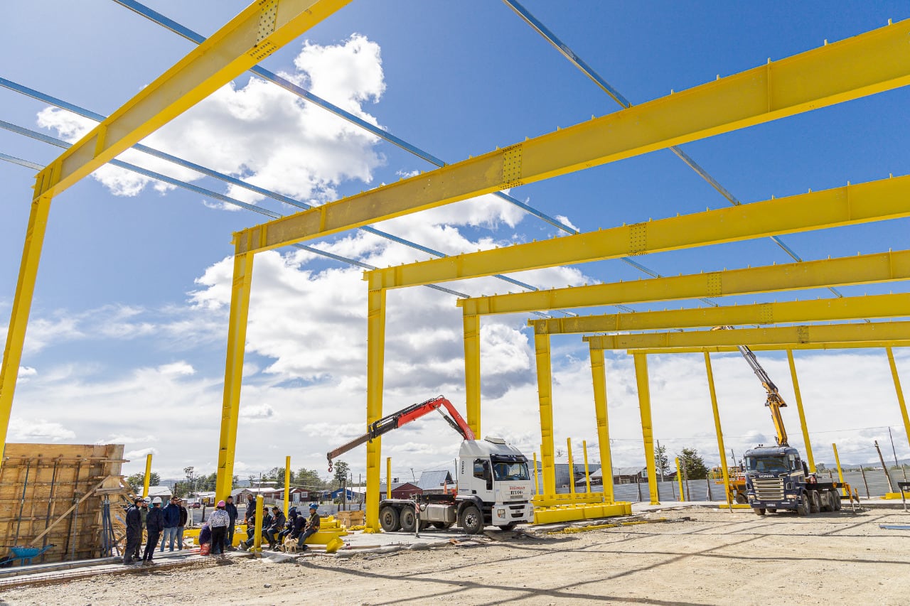 Contará con una superficie de casi 3.000 m2 dispuesto para el desarrollo de las disciplinas de fútbol, básquetbol, tenis, vóley, handball y escalada entre otras.