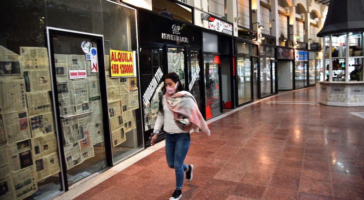 Indec: la economía volvió a caer tras nueve meses de rebote