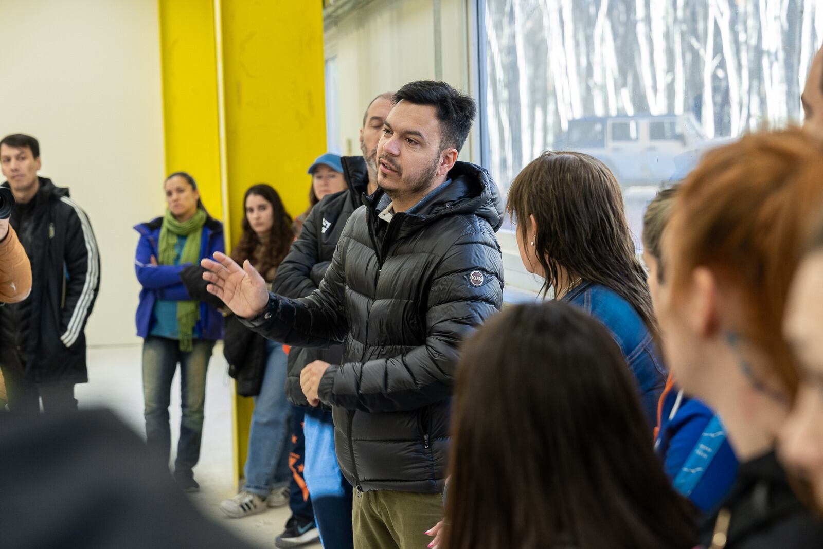 Funcionarios recorrieron el nuevo gimnasio de Ushuaia.