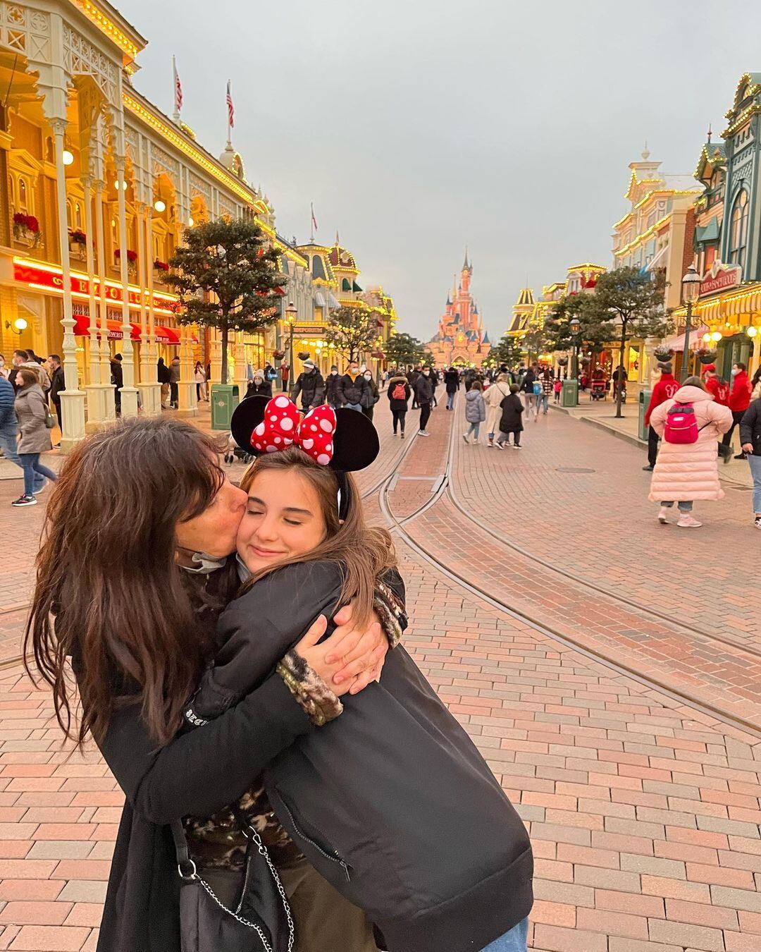 Amparo junto a su madre en Disney, el año pasado