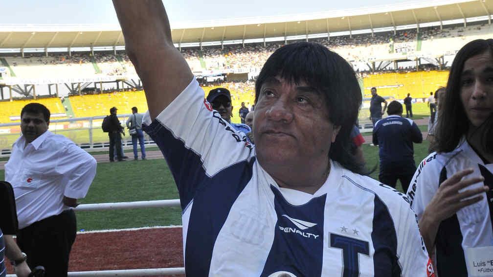 LUDUEÑA. Saludando a hinchas de Talleres en el Kempes (LaVoz/Archivo).