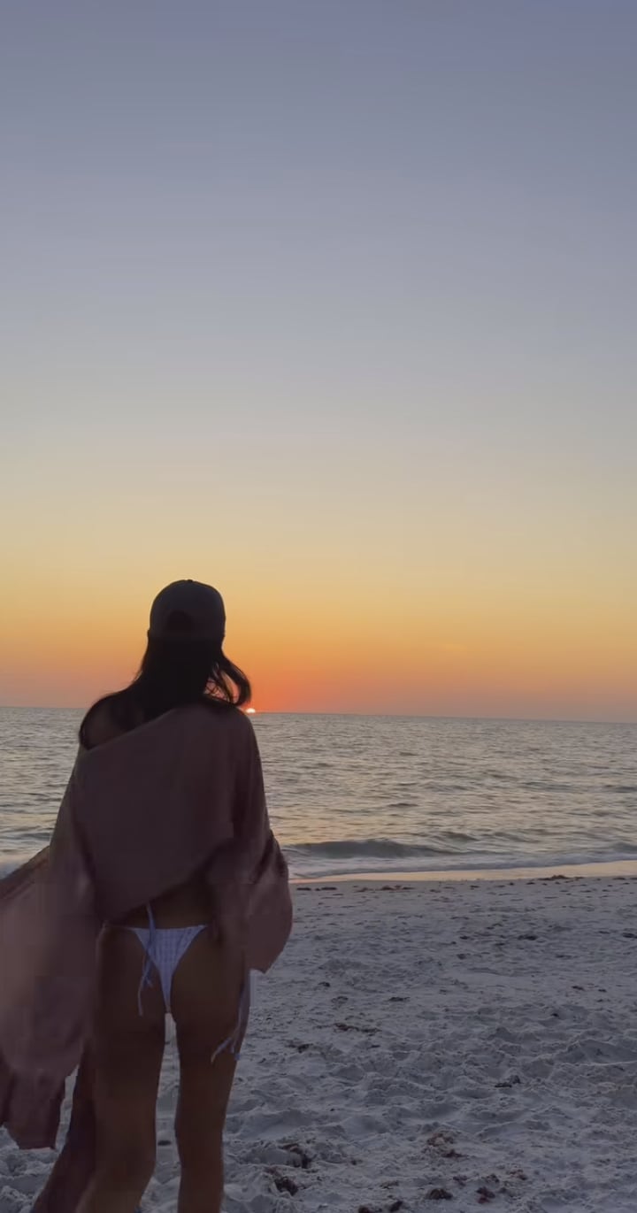 Zaira Nara en la playa