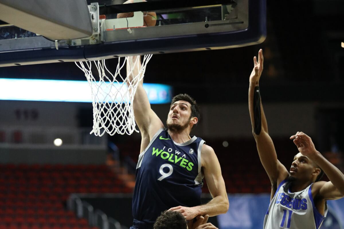 Leandro Bolmaro se sigue destacando en la G-League de la NBA