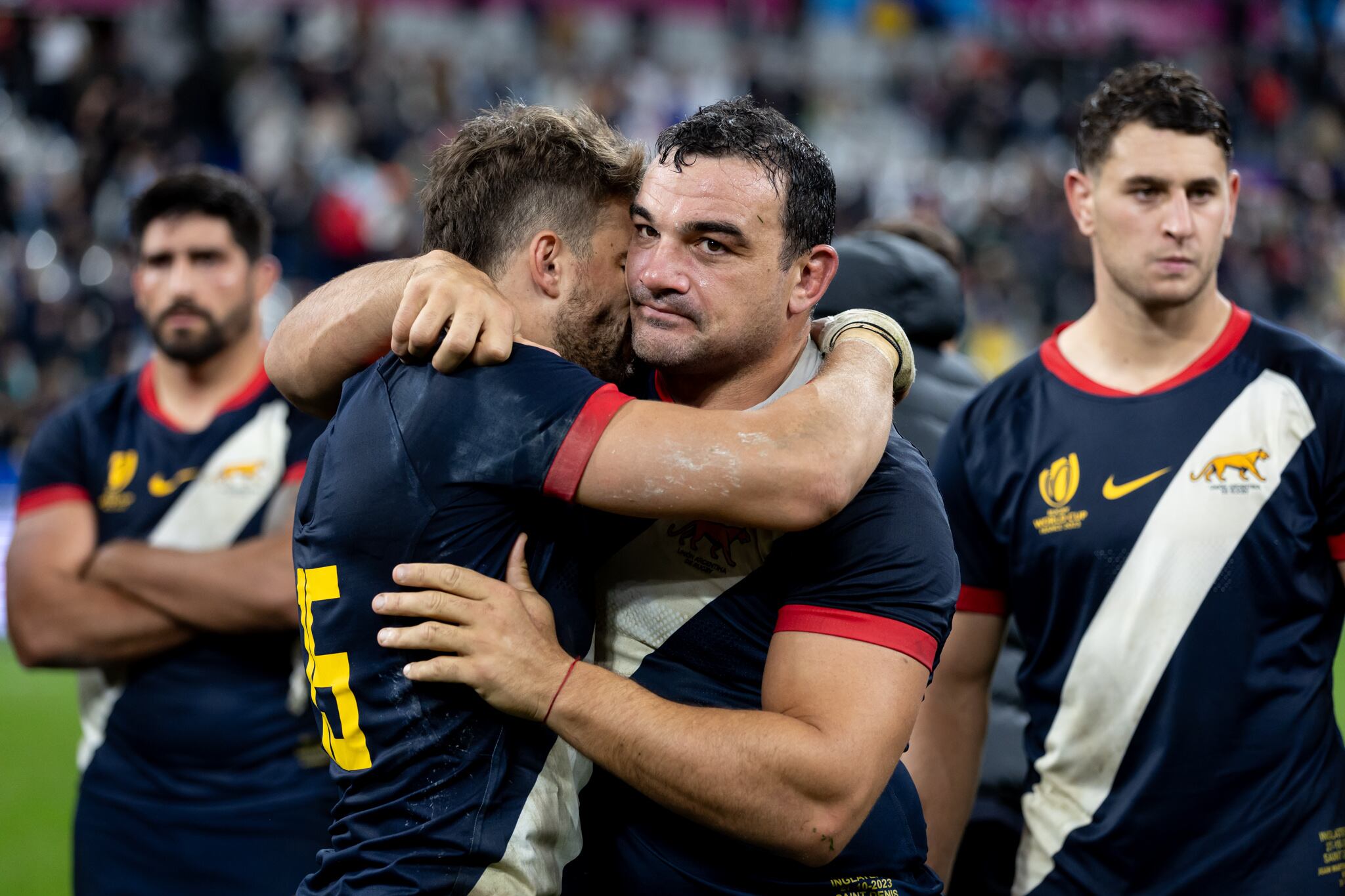 Agustín Creevy se abraza con el cordobés Juan Cruz Mallía.