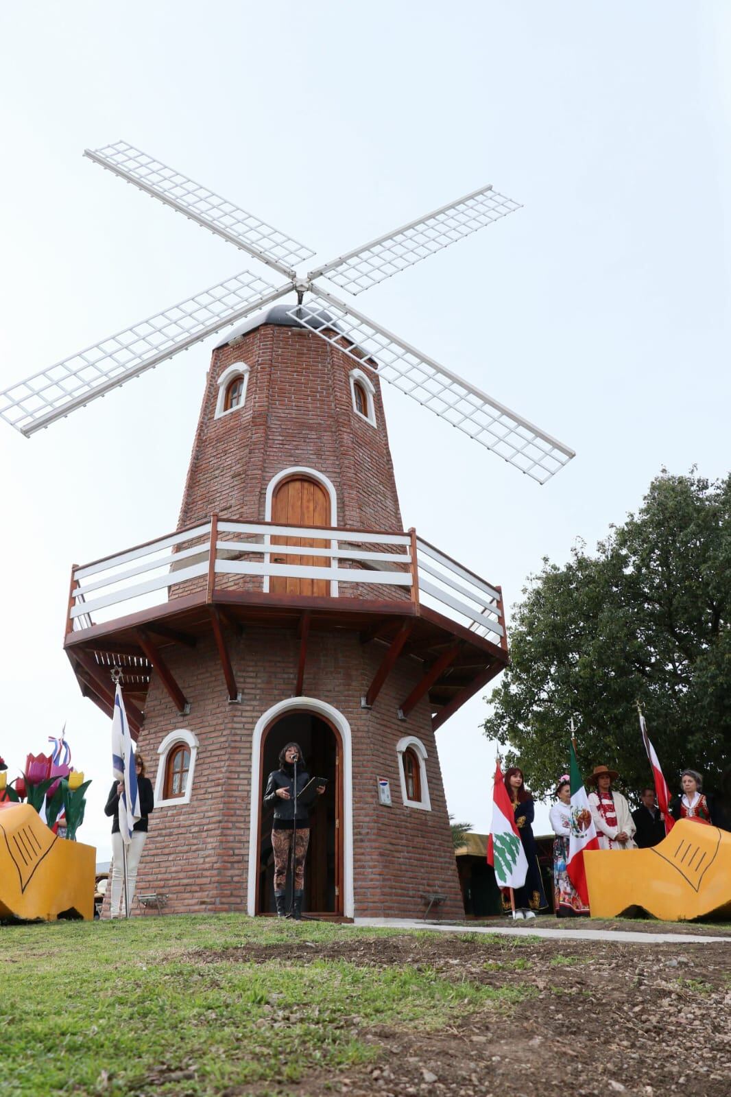 Inauguración de la Plazoleta de los Países Bajos