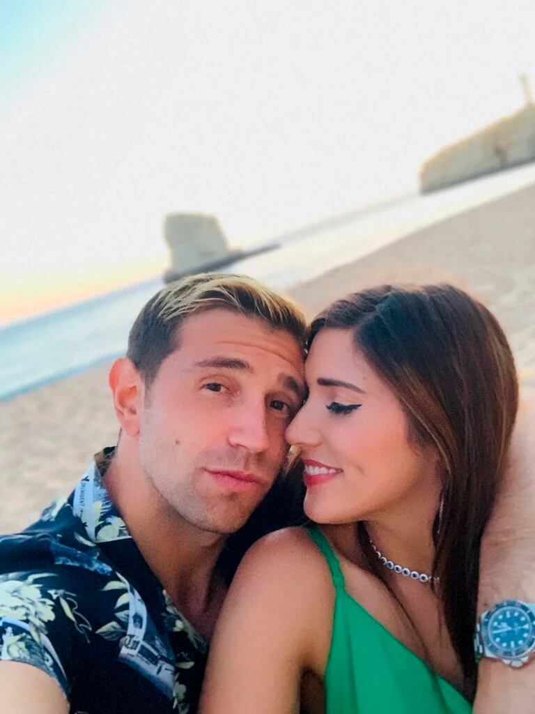 Dibu Martínez de vacaciones junto a su esposa. Foto: Infobae