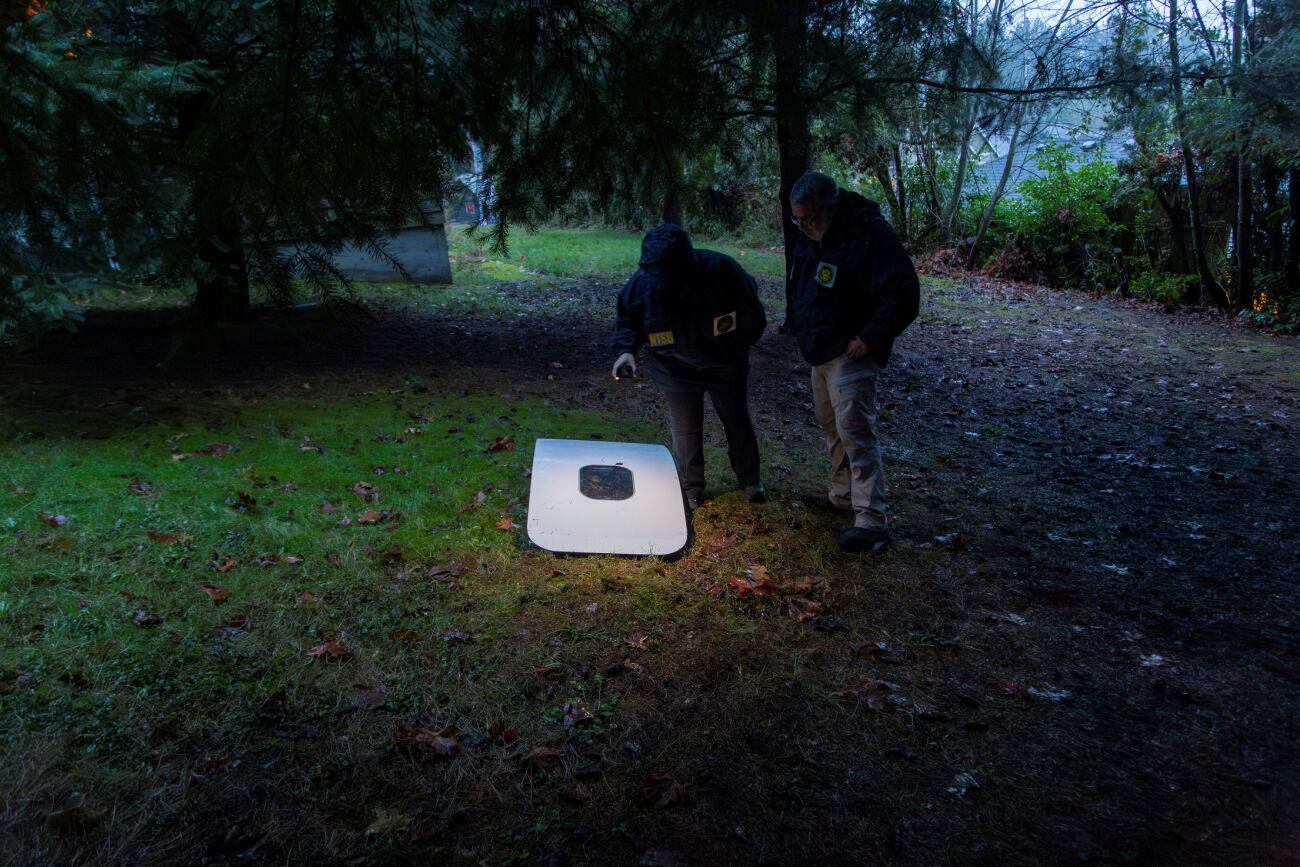 Oregón. Encontraron en el patio de una casa parte de la puerta.  (Junta Nacional de Seguridad en el Transporte  via AP)