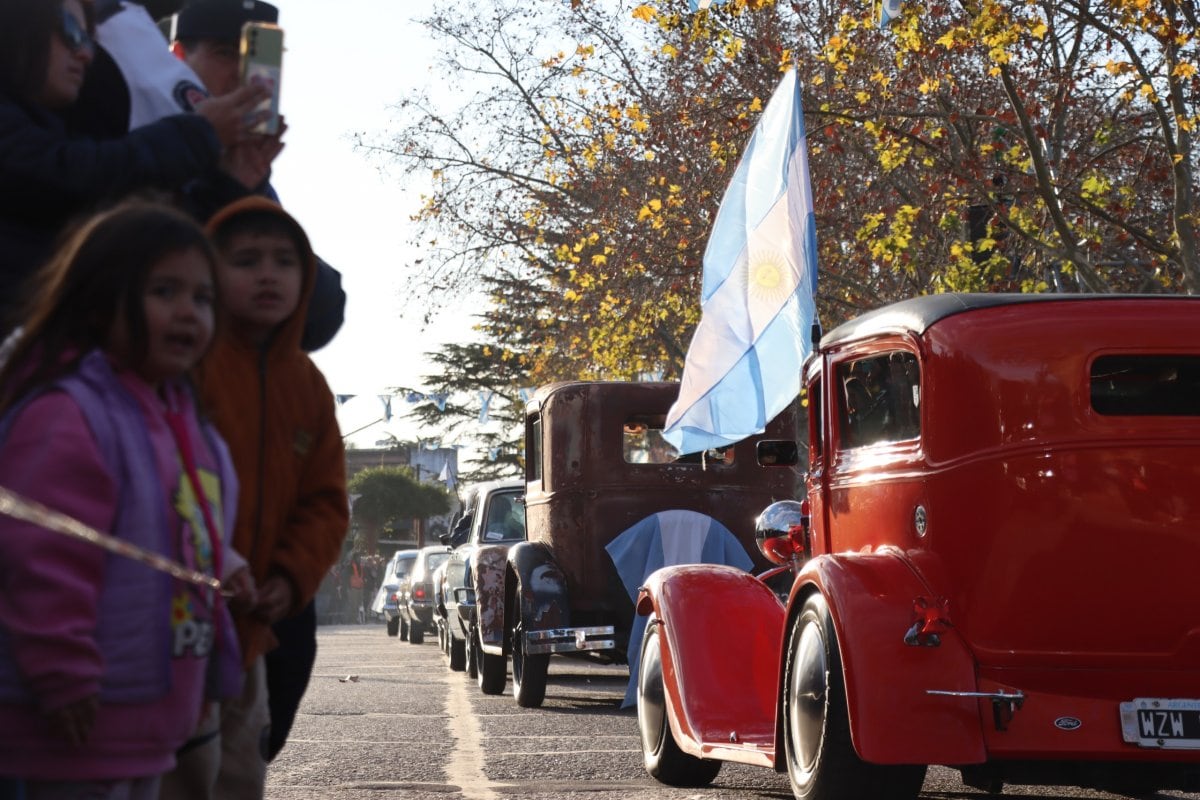 Multitudinario desfile en la Costanera de Gualeguaychú por el Día de la Independencia