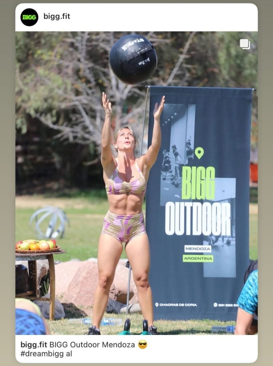 Sol Pérez brindó una clase de crossfit al aire libre para inaugurar el nuevo gimnasio.