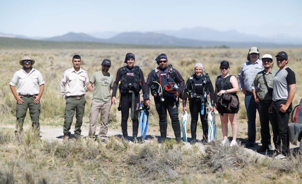 El equipo de buzos que estuvo en los Pozos de Carpacho en Malargüe.