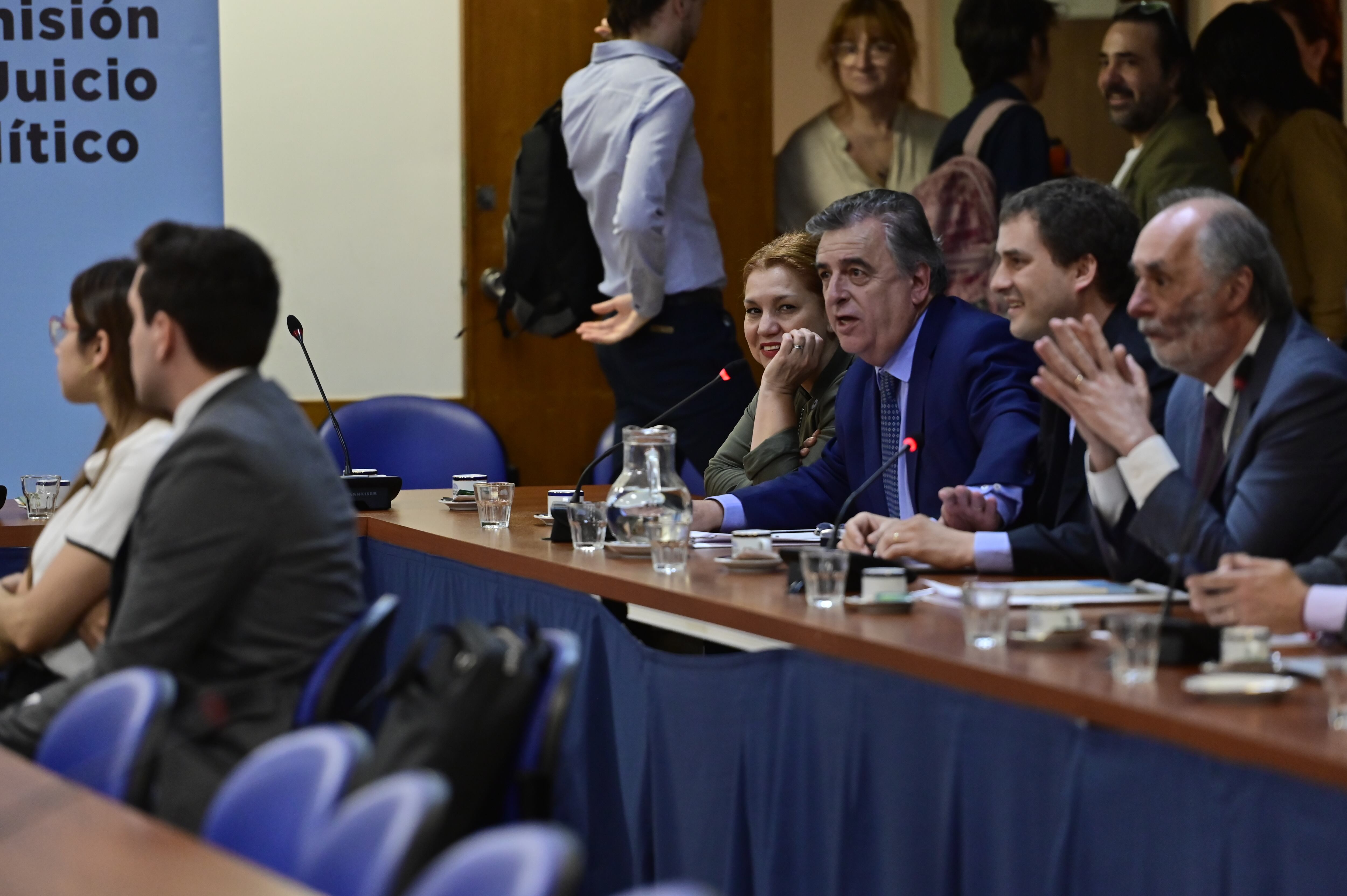 La reunión de la Comisión de Juicio Político termino abruptamente, al no presentarse ninguno de los miembros de la Corte Suprema, tras lo cual los diputados del oficialismo abandonaron abruptamente la sala.