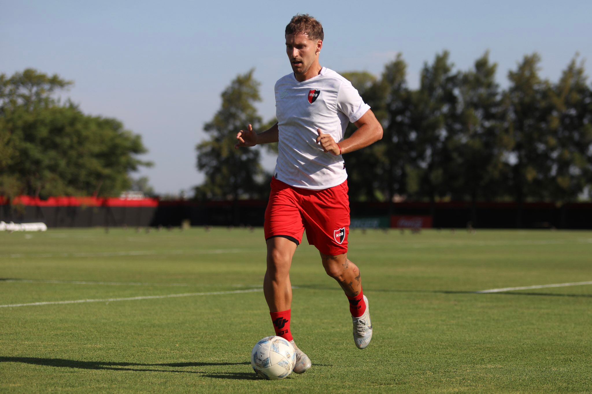 El jugador de ascendencia croata entrenó en el predio de Bella Vista este lunes.