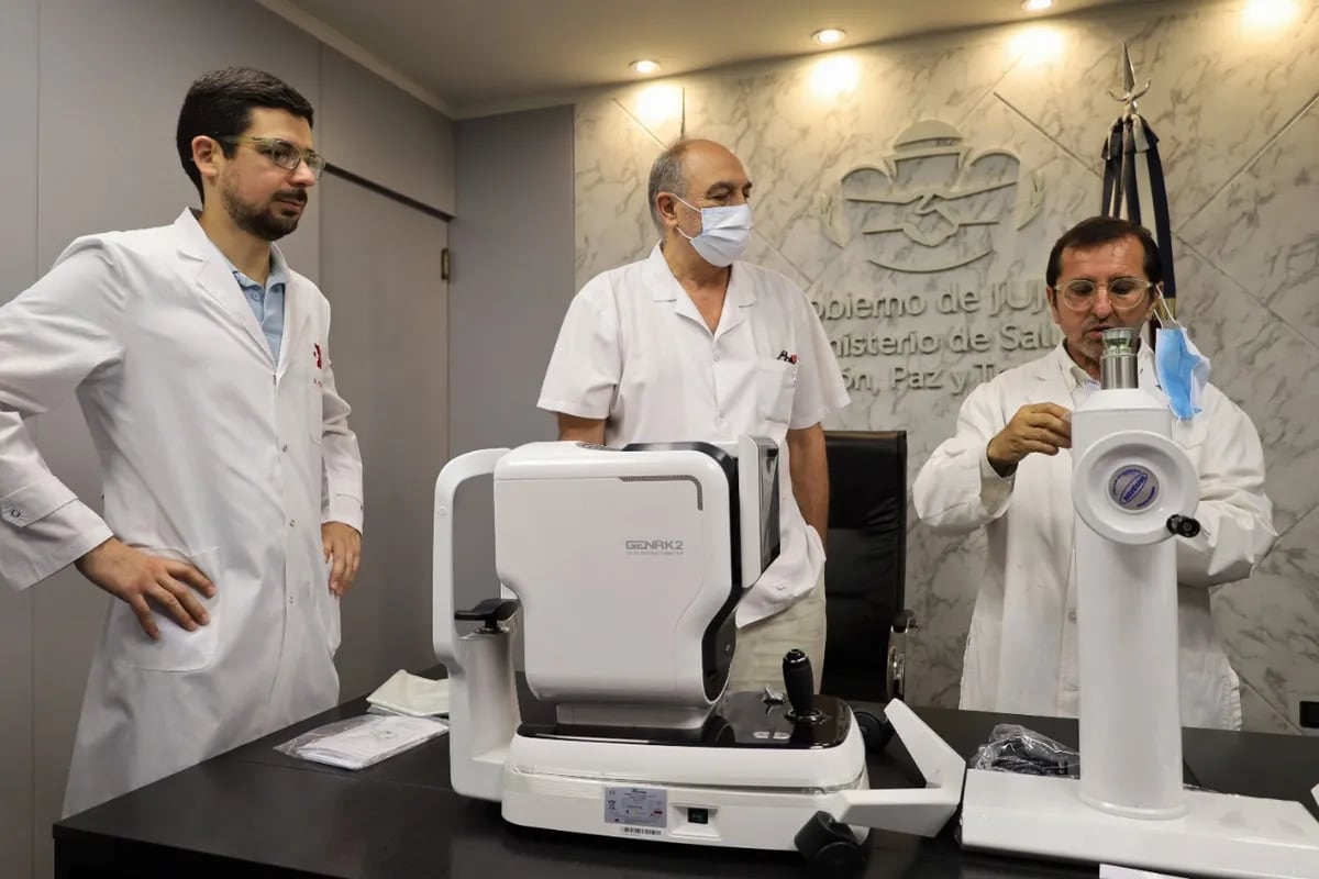 Los profesionales del Servicio de Oftalmología del Hospital Materno Infantil agradecieron la donación del Rotary Club Jujuy y destacaron las prestaciones del moderno equipo.