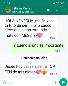 La reacción de las amigas se viralizó en redes.