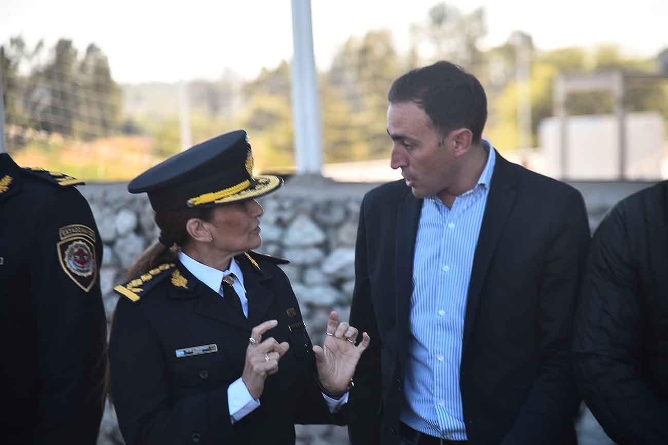 El ministro de Gobierno y Seguridad, Julián López, junto a la Jefa de policía, comisario general Lic. Liliana Rita Zárate Belletti presentarán nuevos vehículos equipados para tareas de prevención y seguridad en distritos de Capital. (Pedro Castillo / La Voz)