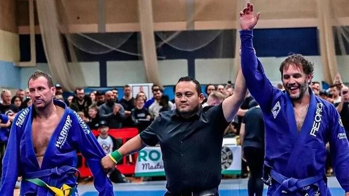 El actor Tom Hardy demostró su talento en las artes marciales saliendo campeón de Jiu-Jitsu.