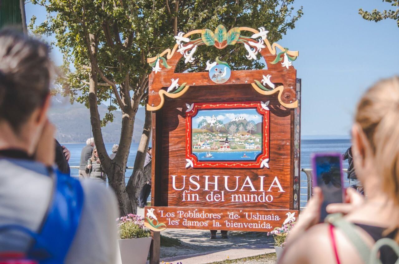 Durante enero llegaron a Ushuaia 420 vuelos y 121 cruceros