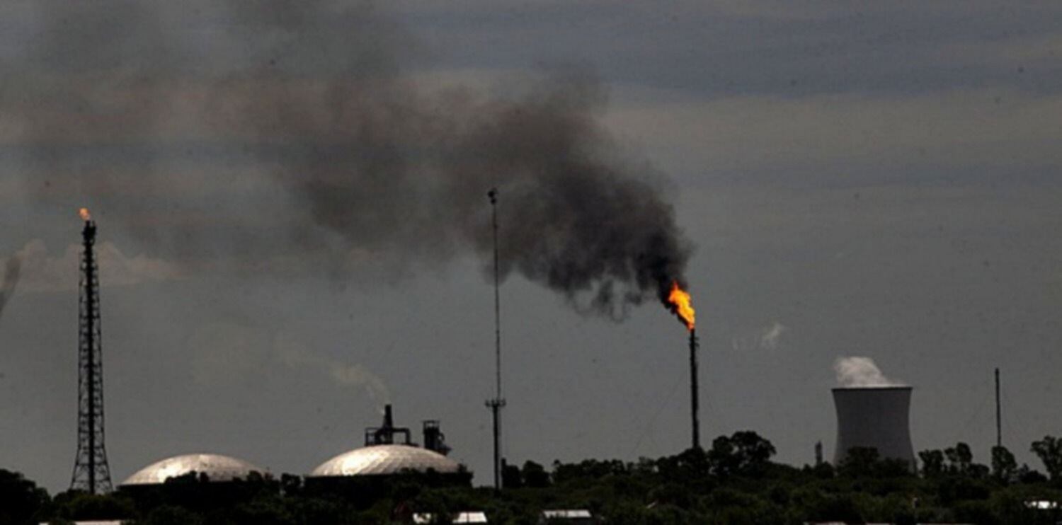 Una hipótesis es que las luces eran las antorchas de YPF.