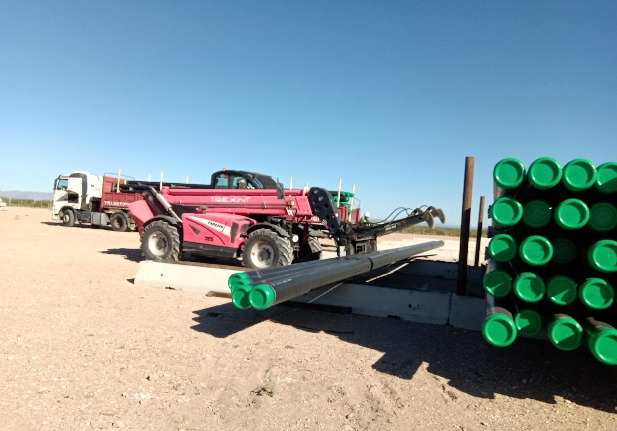 Llegaron los caños para el nuevo gasoducto en San Rafael.