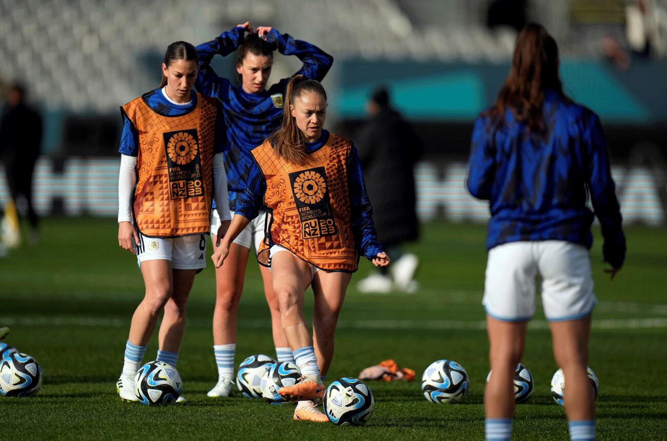 Estefanía Banini disputó en Australia y Nueva Zelanda su segundo y último Mundial con la Selección Argentina de fútbol. (AP)